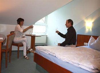 Carmina Am Hotel